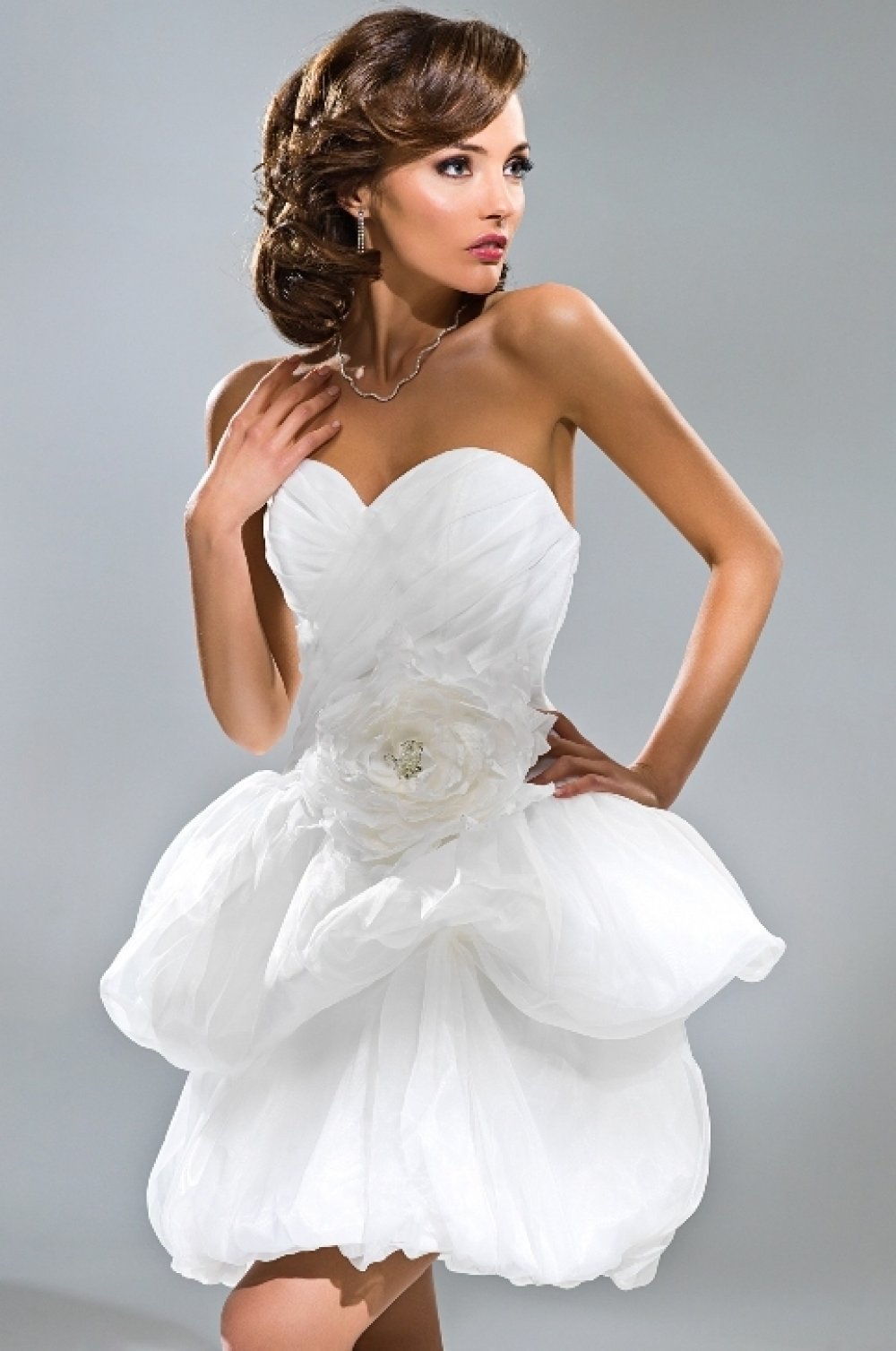 Короткое свадебное платье в два слоя