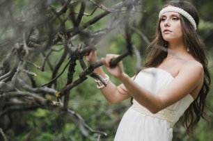 Невеста в образе лесной нимфы