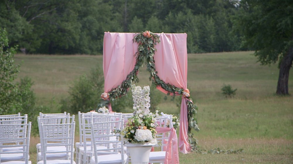 Декор площадки для свадебной церемонии